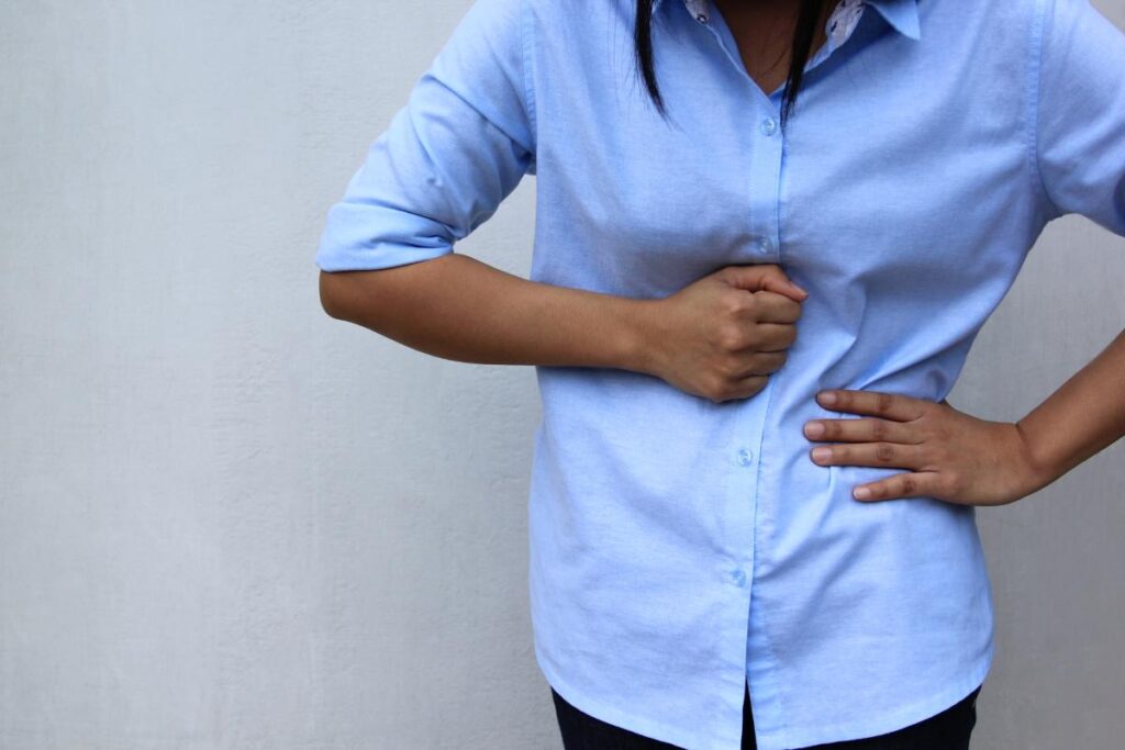 a woman deals with pain associated with alcoholic liver cirrhosis