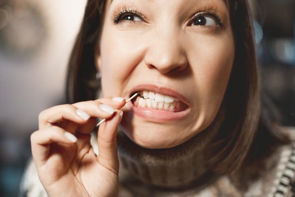 a woman cleans her healthy teeth