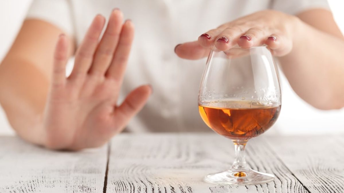 Tips for Fighting Alcohol Addiction Alone - The Right Step