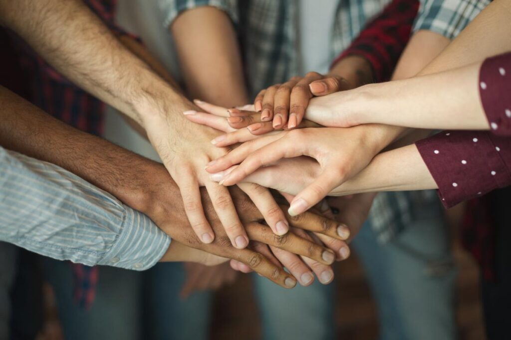 all hands in in an alumni program